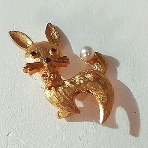 VTG Rabbit Faux Pearl Pin Brooch